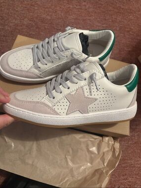 Vintage Havana White Sneakers with Green Heel Accent